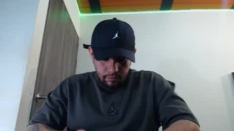 Snapshot of spartacus_cam chatting on February 9, 5:50 am     online show from February 9, 5:50 am