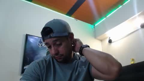 Snapshot of spartacus_cam chatting on September 26, 7:12 am     online show from September 26, 7:12 am