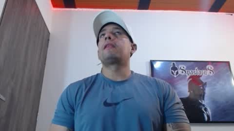 Snapshot of spartacus_cam chatting on October 6, 5:05 am     online show from October 6, 5:05 am