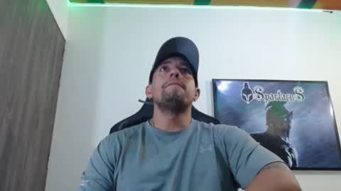 Snapshot of spartacus_cam chatting on November 11, 6:02 am online show from November 11, 6:02 am