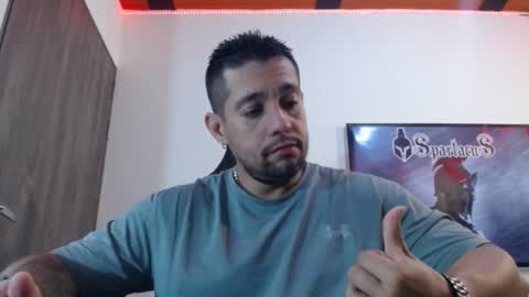 Snapshot of spartacus_cam chatting on November 17, 5:24 am online show from November 17, 5:24 am