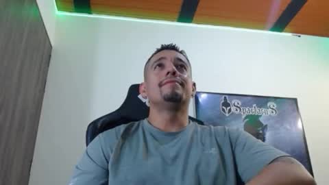 Snapshot of spartacus_cam chatting on November 19, 6:02 am online show from November 19, 6:02 am