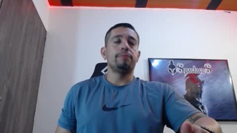 Snapshot of spartacus_cam chatting on November 25, 5:29 am online show from November 25, 5:29 am