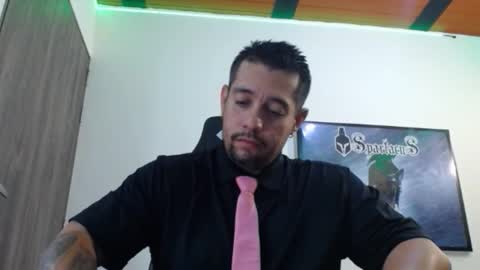 Snapshot of spartacus_cam chatting on December 18, 5:24 am online show from December 18, 5:24 am