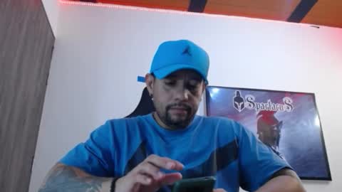 Snapshot of spartacus_cam chatting on December 19, 5:36 am online show from December 19, 5:36 am