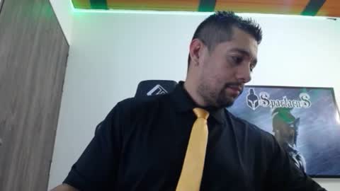 Snapshot of spartacus_cam chatting on December 20, 5:25 am online show from December 20, 5:25 am