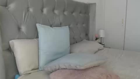 Snapshot of spicyangie chatting on February 4, 8:13 am Im Angela online show from February 4, 8:13 am