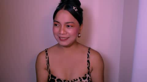 spicyhotchicks online show from April 22, 1:30 am