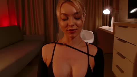 Snapshot of spiklencii chatting on December 1, 4:29 pm Elizabeth online show from December 1, 4:29 pm