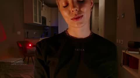 Snapshot of spiklencii chatting on November 10, 2:38 pm Elizabeth online show from November 10, 2:38 pm