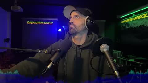 Snapshot of splivke chatting on November 15, 5:31 pm Splivke online show from November 15, 5:31 pm