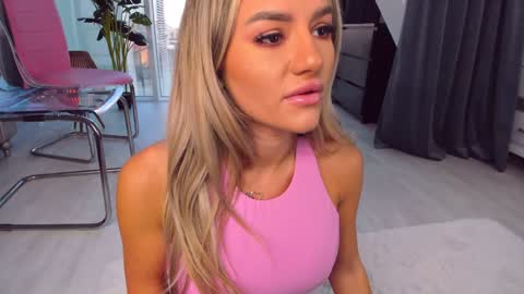 Anna online show from December 13, 1:44 pm