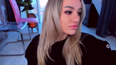 Anna online show from December 23, 1:13 pm