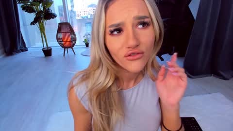 Anna online show from January 11, 11:45 am