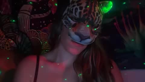 Snapshot of spottedbeauty chatting on October 31, 9:21 am spottedbeauty online show from October 31, 9:21 am