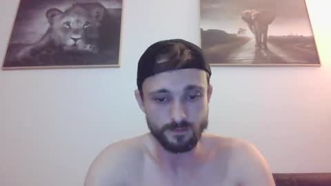 Snapshot of spyco82 chatting on February 28, 8:39 pm spyco82 online show from February 28, 8:39 pm