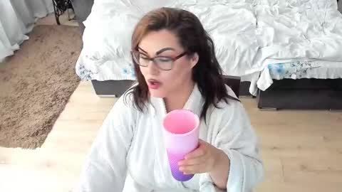 Kim online show from September 11, 1:00 pm