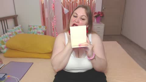  Lily  online show from June 4, 9:21 pm