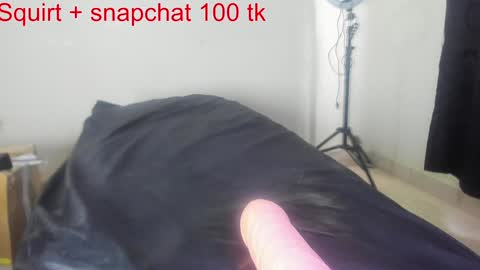 Snapshot of squirtle_girl chatting on December 11, 8:18 pm Lizzy online show from December 11, 8:18 pm