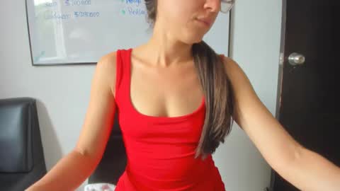 Snapshot of squirttati33 chatting on September 22, 5:15 pm Tati online show from September 22, 5:15 pm