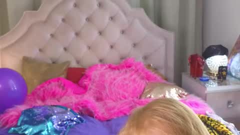 Snapshot of squirtymom chatting on November 12, 6:36 am Alisa online show from November 12, 6:36 am