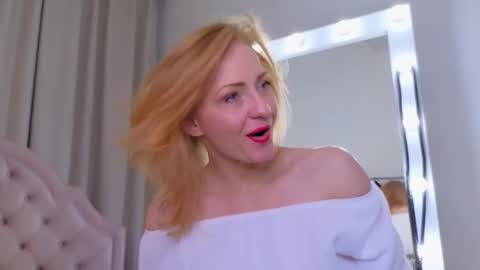 Snapshot of squirtymom chatting on November 23, 2:55 am Alisa online show from November 23, 2:55 am