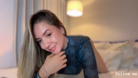 Sophie 3 online show from May 29, 1:36 am