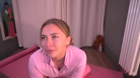 Snapshot of sssecretgirlfriend chatting on September 11, 9:37 pm Kate online show from September 11, 9:37 pm