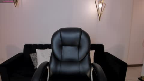 Stacy Woods online show from December 4, 10:35 am