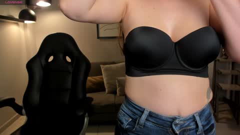 Stacy Woods online show from December 29, 11:18 am