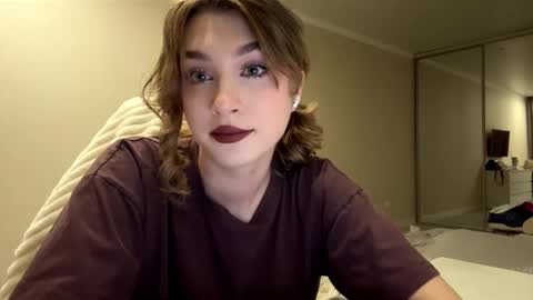 Elli online show from February 15, 2:03 pm