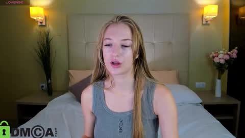 Stacy Mon Tue Wed Thu Fri Sun GMT GMT 3 1000am - 0400pm  online show from September 15, 7:52 am