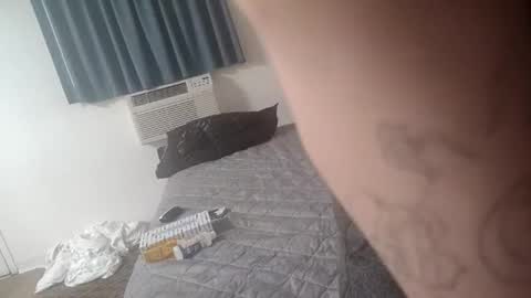 Straightupdownbad online show from February 13, 9:16 am