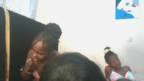 lia online show from December 3, 7:38 am