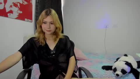 Snapshot of starmoonly chatting on December 1, 9:20 pm starmoonly online show from December 1, 9:20 pm