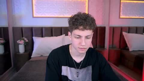 Snapshot of stefanbev chatting on February 7, 8:45 pm Esrefan online show from February 7, 8:45 pm