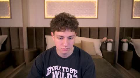 Snapshot of stefanbev chatting on February 13, 7:32 pm Esrefan online show from February 13, 7:32 pm