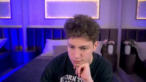 Snapshot of stefanbev chatting on February 15, 7:32 pm Esrefan online show from February 15, 7:32 pm