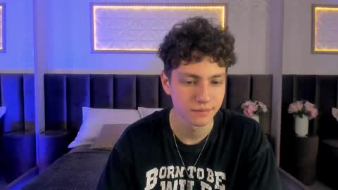 Snapshot of stefanbev chatting on February 25, 7:56 pm Esrefan online show from February 25, 7:56 pm