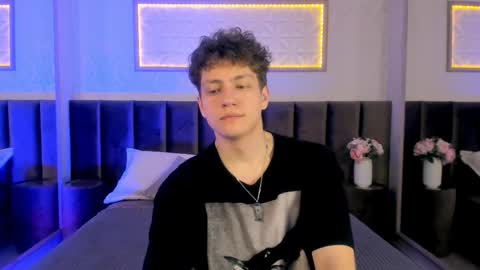 Snapshot of stefanbev chatting on February 26, 7:35 pm Esrefan online show from February 26, 7:35 pm