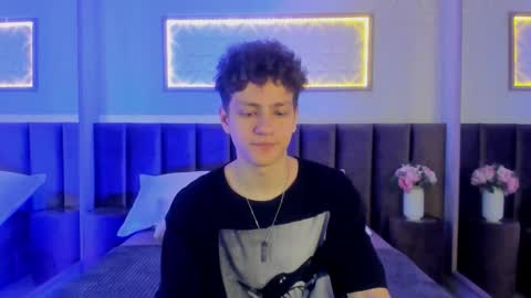 Snapshot of stefanbev chatting on February 28, 8:32 pm Esrefan online show from February 28, 8:32 pm