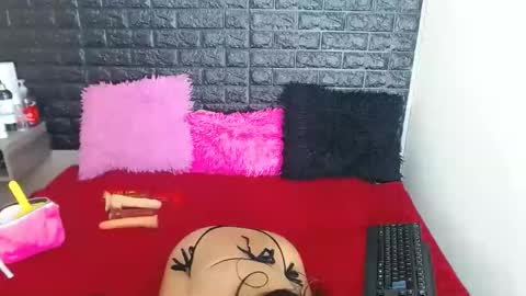 Snapshot of stefanvix202 chatting on December 20, 3:25 am Stefan online show from December 20, 3:25 am