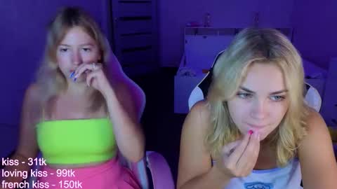 stefany_and_bettany online show from September 10, 5:13 pm