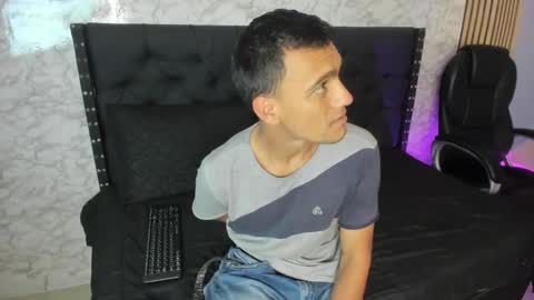 Snapshot of stefany_pablo1 chatting on January 4, 12:16 pm stefany_pablo1 online show from January 4, 12:16 pm