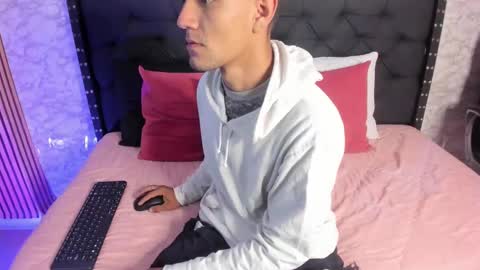 Snapshot of stefany_pablo1 chatting on January 20, 12:07 pm stefany_pablo1 online show from January 20, 12:07 pm