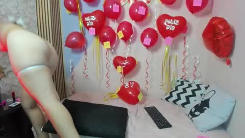 Snapshot of stefany_pablo1 chatting on February 14, 6:51 pm stefany_pablo1 online show from February 14, 6:51 pm