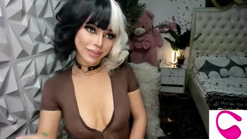 Snapshot of stefanylangkat chatting on November 28, 6:38 am Jane online show from November 28, 6:38 am