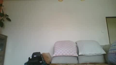 Snapshot of steki038434 chatting on December 15, 9:35 am steki038434 online show from December 15, 9:35 am