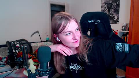 Snapshot of stella_and_carol chatting on December 3, 8:50 pm Diana online show from December 3, 8:50 pm