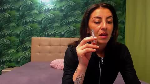 Snapshot of stella_john chatting on December 27, 8:02 am Stella John online show from December 27, 8:02 am